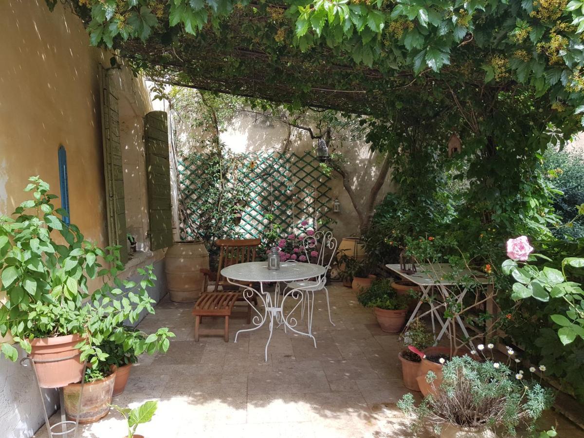 Les Tournesols Bed & Breakfast Mallemort Exterior photo