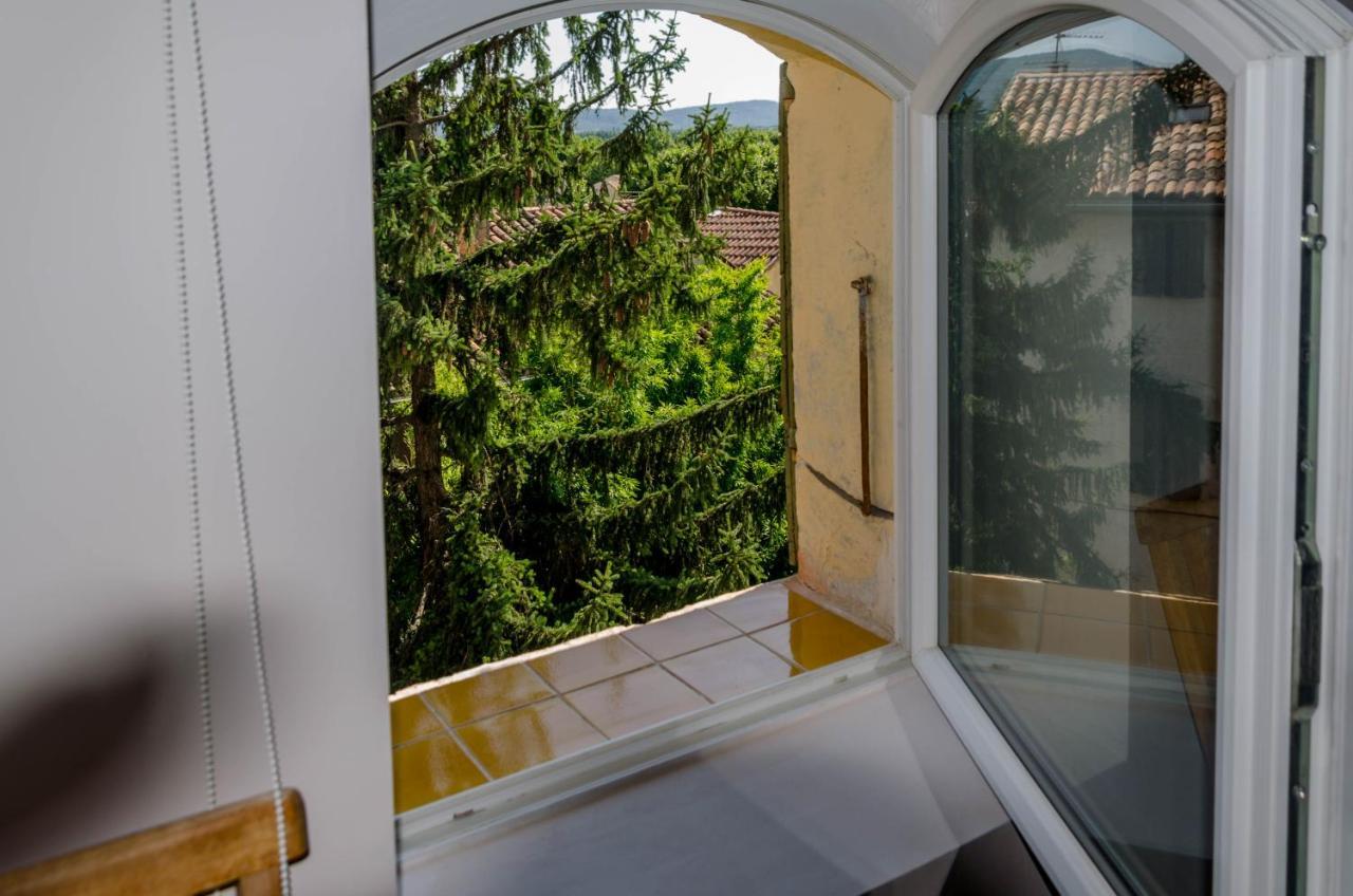 Les Tournesols Bed & Breakfast Mallemort Exterior photo