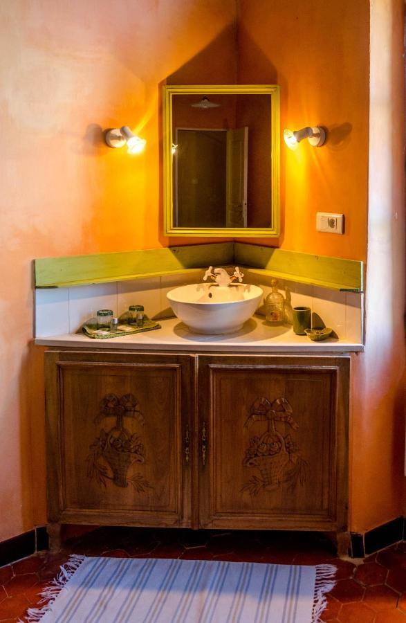 Les Tournesols Bed & Breakfast Mallemort Exterior photo