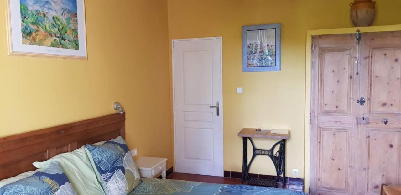 Les Tournesols Bed & Breakfast Mallemort Exterior photo