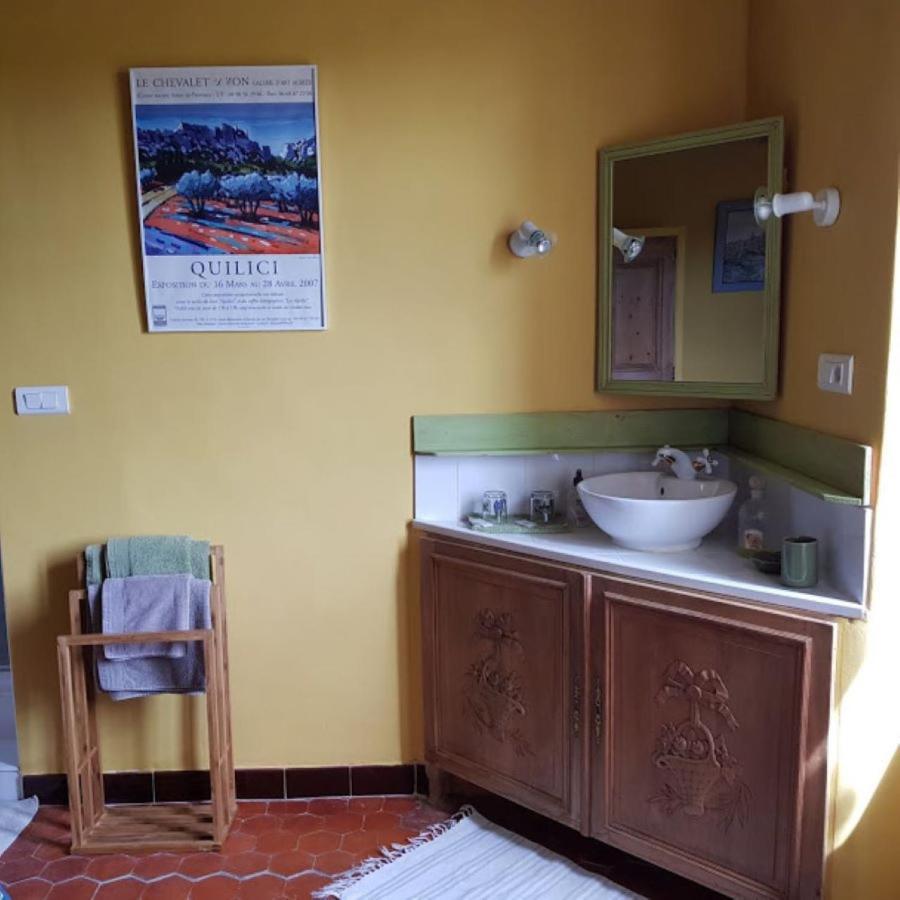 Les Tournesols Bed & Breakfast Mallemort Exterior photo