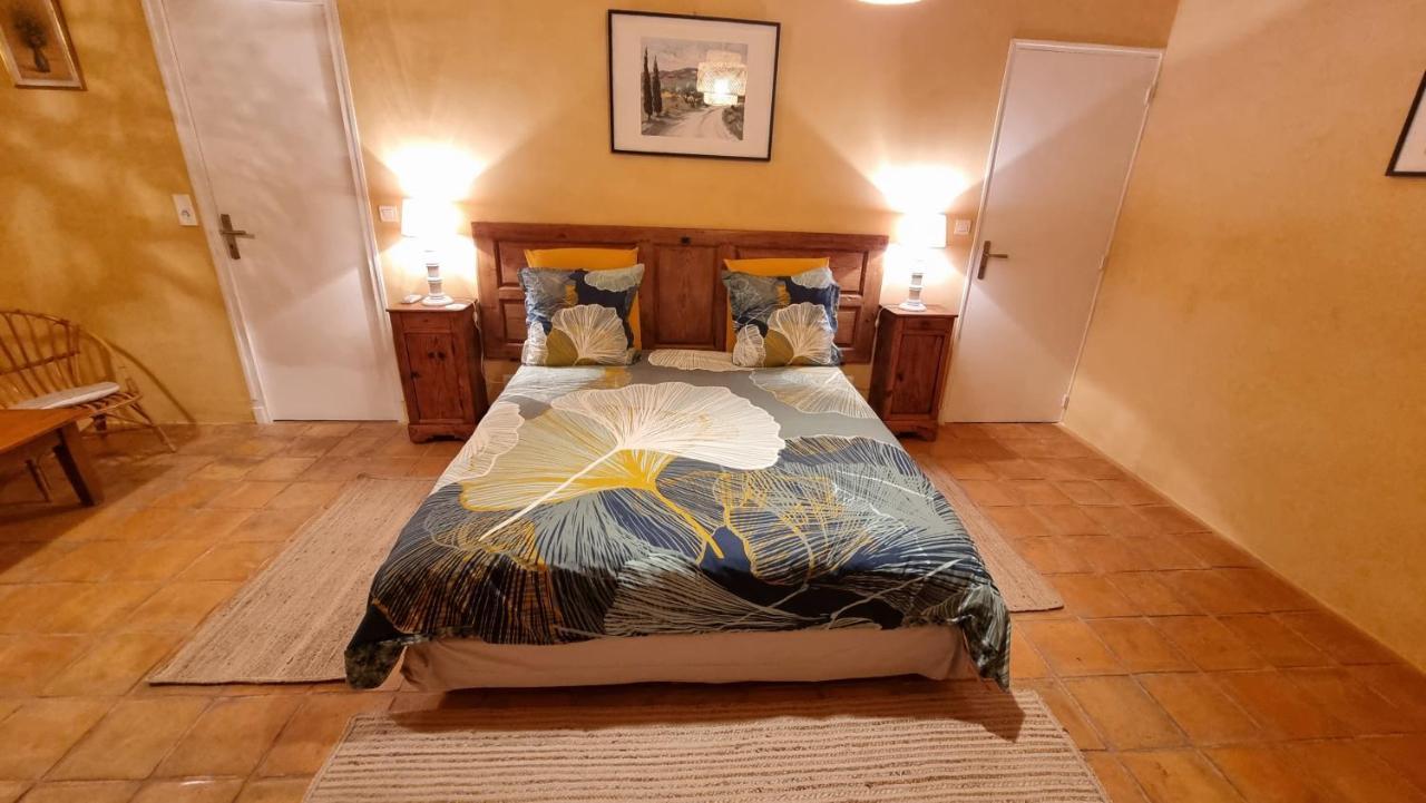 Les Tournesols Bed & Breakfast Mallemort Exterior photo