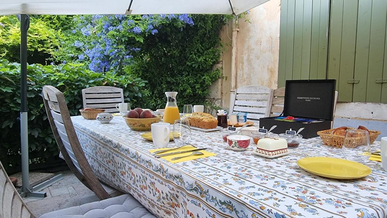 Les Tournesols Bed & Breakfast Mallemort Exterior photo