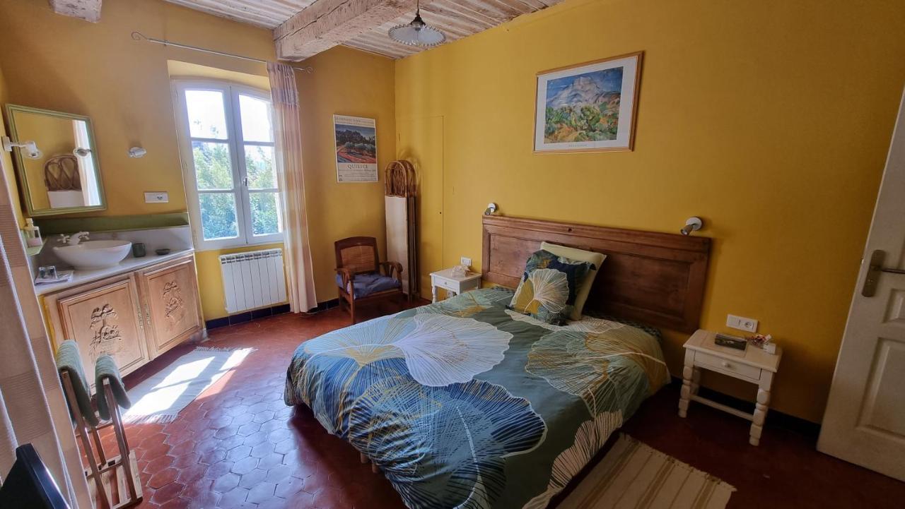 Les Tournesols Bed & Breakfast Mallemort Exterior photo